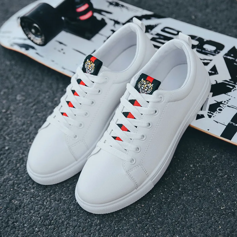 

2019 spring new white shoes men's shoes casual Korean version of the trend of white shoes wild tide shoes white men's shoes