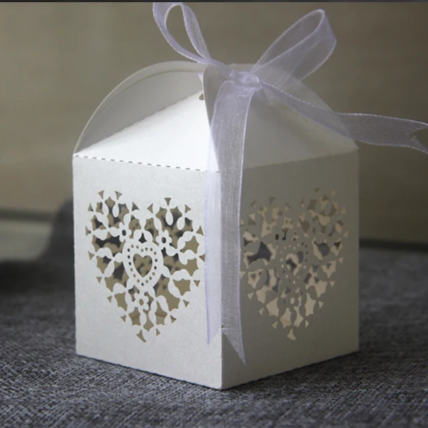 Delicate design Embossed Love heart Candy Box Bridal Wedding casamento