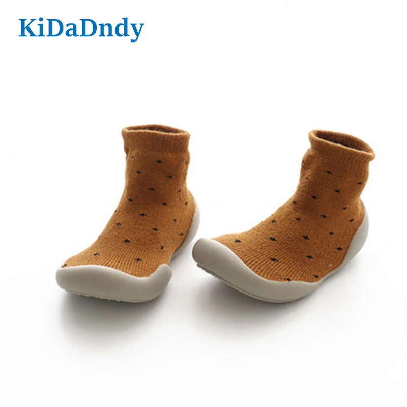 KiDaDndy/1 пара хлопковых Нескользящие Детские ботинки с резиновой подошвой, теплый ворс, мягкие носки для малышей, зимняя обувь SO500