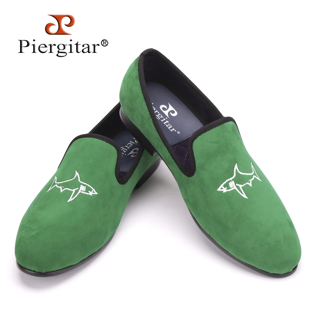 

Piergitar 2016 new arrival Handcrafted men grass green velvet shoes with simplified shark embroidery Party and Prom men loafers
