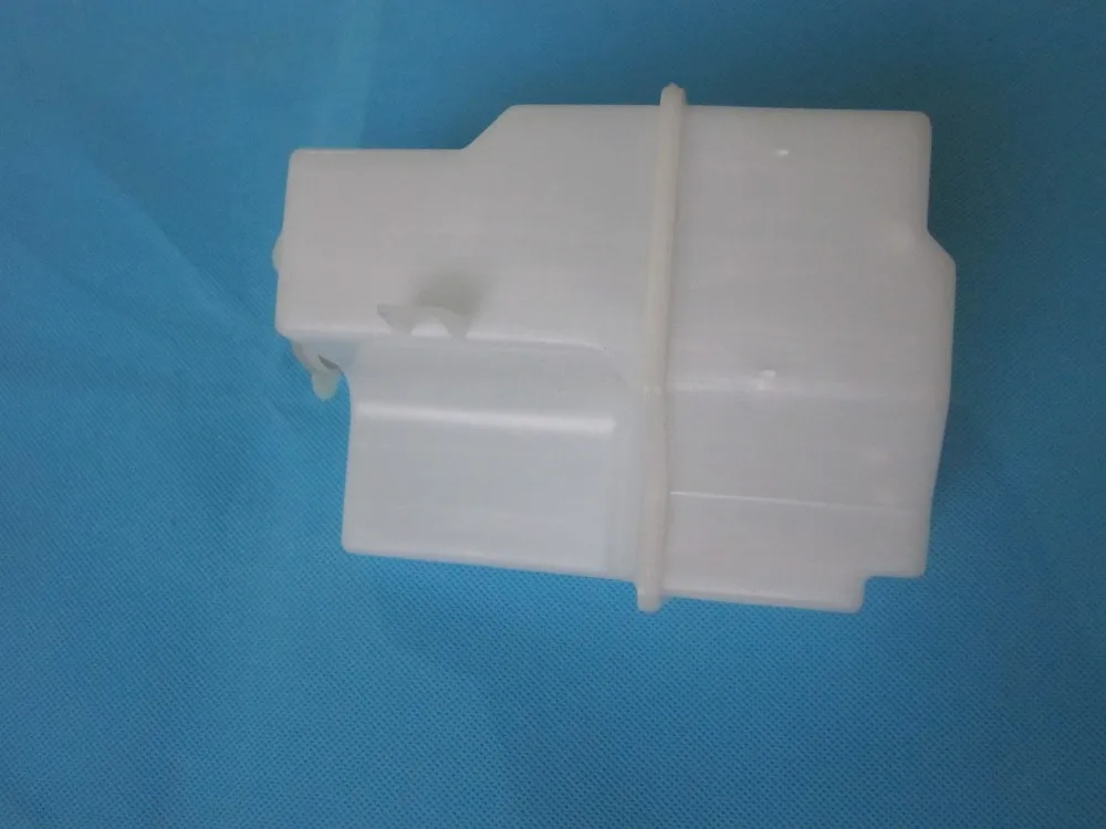 1Pcs Coolant Recovery Tank Expansion Tank Reservoir Radiator Cap ZL01 15 350AL1 For MAZDA 323 family
