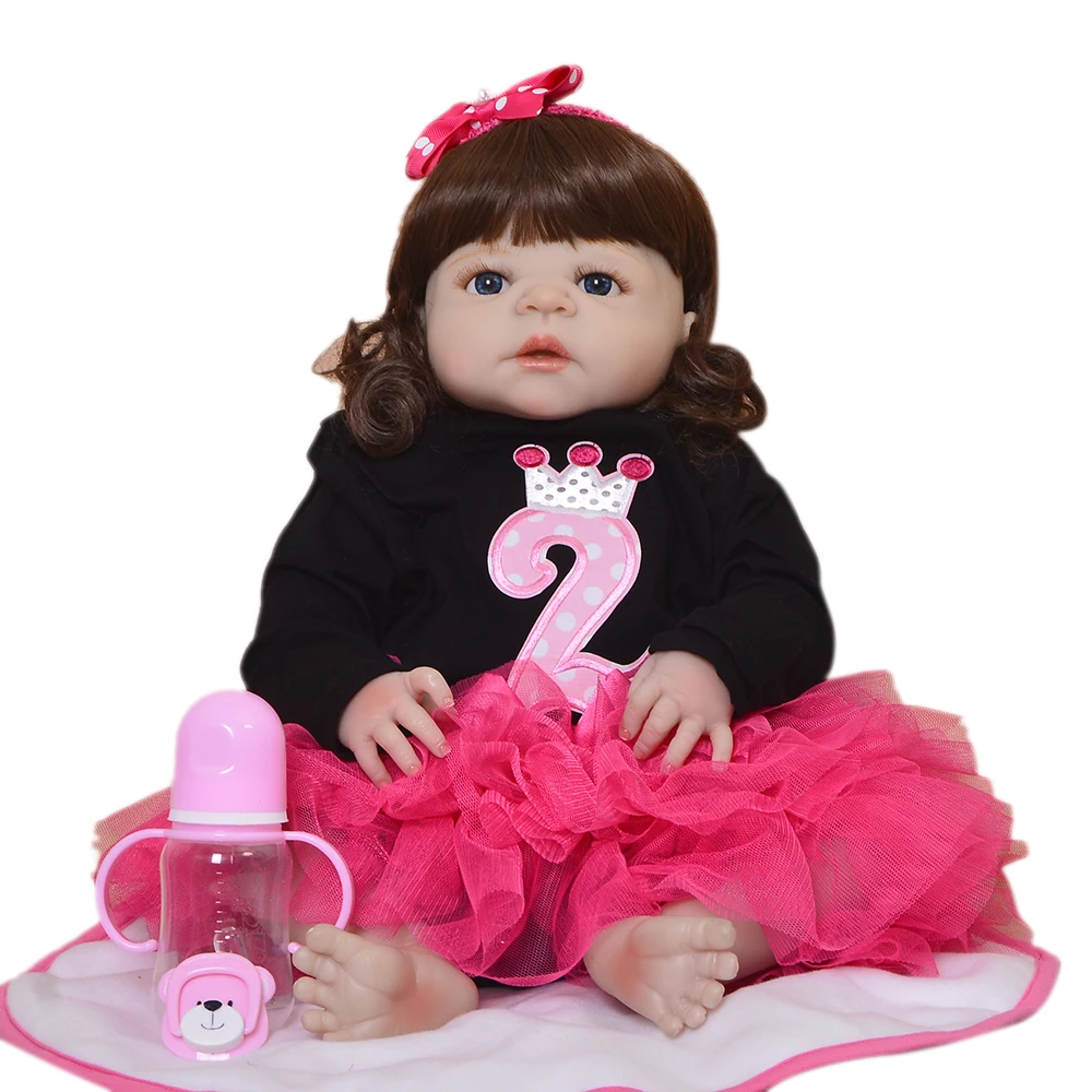 

Fashion 23 Inch Realistic Girl Baby Doll Handmade Curly Hair Baby Reborn Boneca de Silicone Kid Holiday Gift House Toy Can Bath