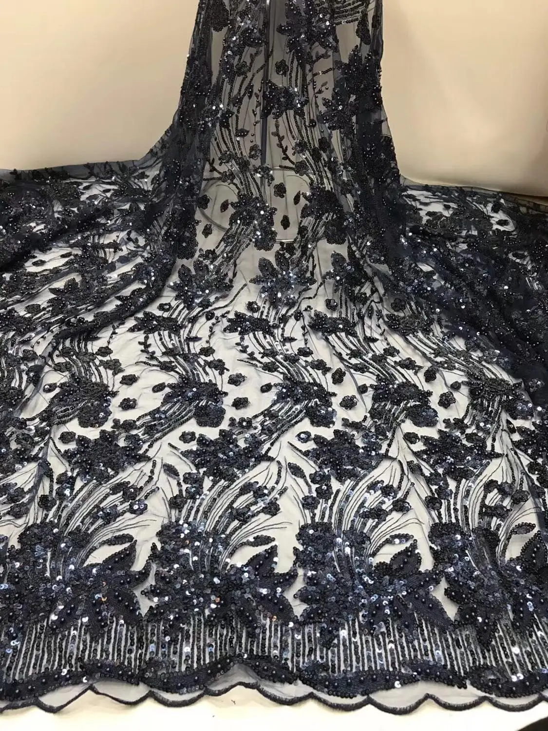 

2019 Luxury wholesale new fashion design royal powder black heavy hand beaded lace fabric 5 yards YYZ00683