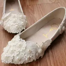 Новинка года; модные белые кружевные туфли на плоской подошве; женские туфли на плоской подошве, украшенные бабочками и цветами; обувь для подружки невесты