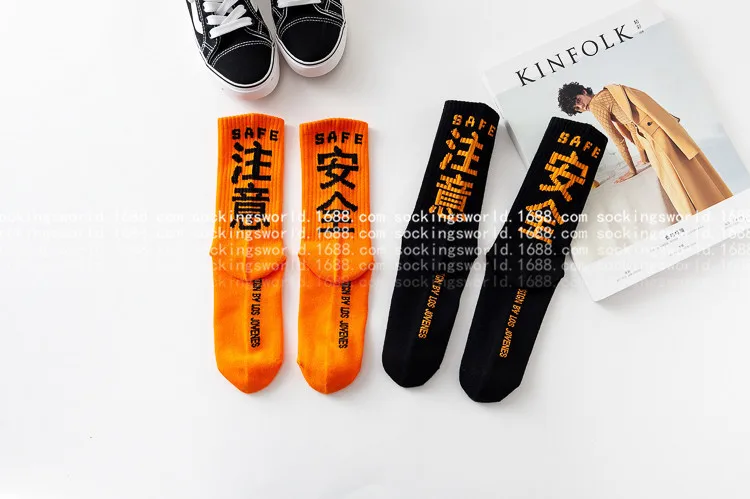Корея ulzzang личности ретро Китайский в стиле хип-хоп Носки Гонконг Стиль слова Носки простой нейтральный Носки обувь для мужчин и женщин