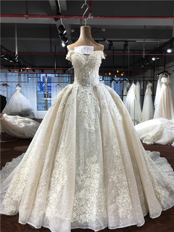 

2019 Real Pic Luxury Lace Ball Gown Wedding Dresses Applique Beads Pearls Glitter Detail Off Shoulder Bridal Gowns Chapel Train