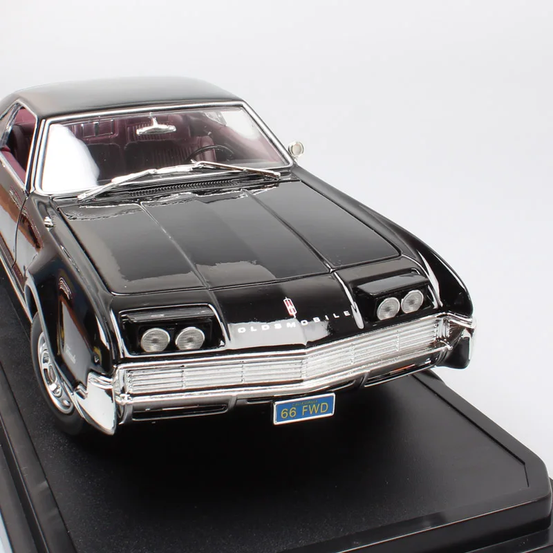 Дорожный знак большой GM 1966 Olds мобильный Toronado Металл 1/18 Масштаб Модель классический автомобиль авто Diecasts транспортные средства миниатюрные детские игрушки