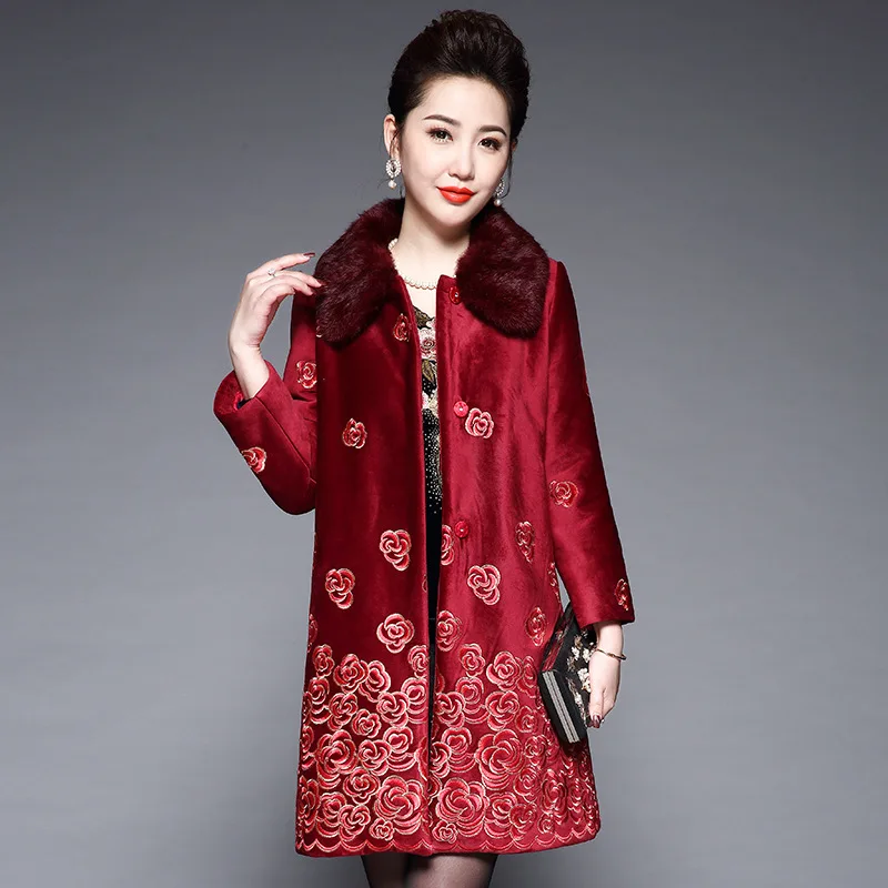 

Winter Coat For Mom 2018 New Noble And Light Luxury camo Fleece Thick Velvet Embroidery Stitching Long Plus Size Coats Female