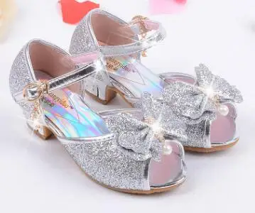 Qloblo/детские сабо; Летние сандалии принцессы; детская Свадебная обувь для девочек; кожаные модельные туфли на высоком каблуке с бантом - Цвет: Серебристый
