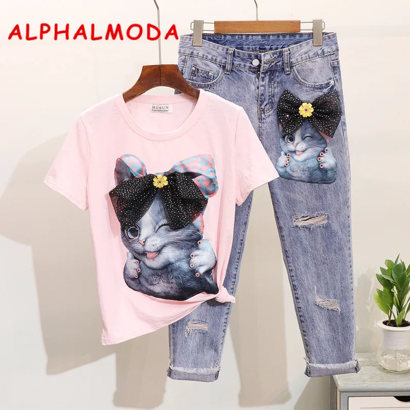 

ALPHALMOD European American Fashion Studded Cute Cartoon Cat Short-sleeved T-shirt Tidy Ripped Jeans Trousers Trendy Clothes