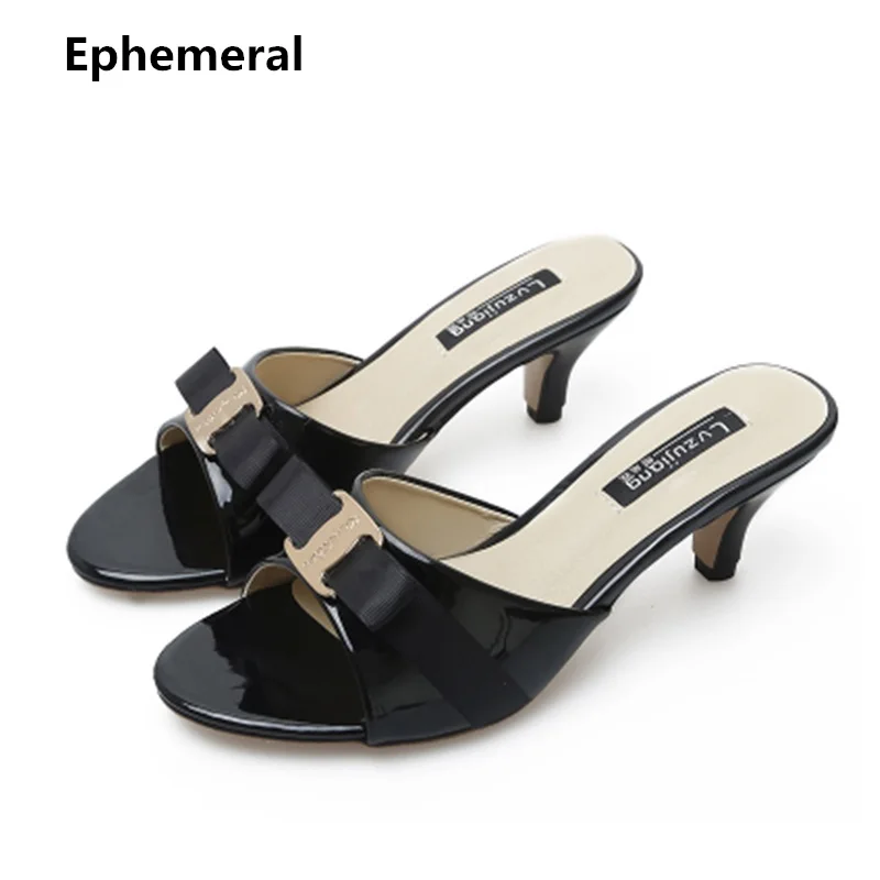 Baratos Las señoras encantadoras charol tacones altos deslizadores del dedo del pie abierto para el verano Zapatos de marca de moda con las zapatillas del arco con los talones Rojo Negro 43