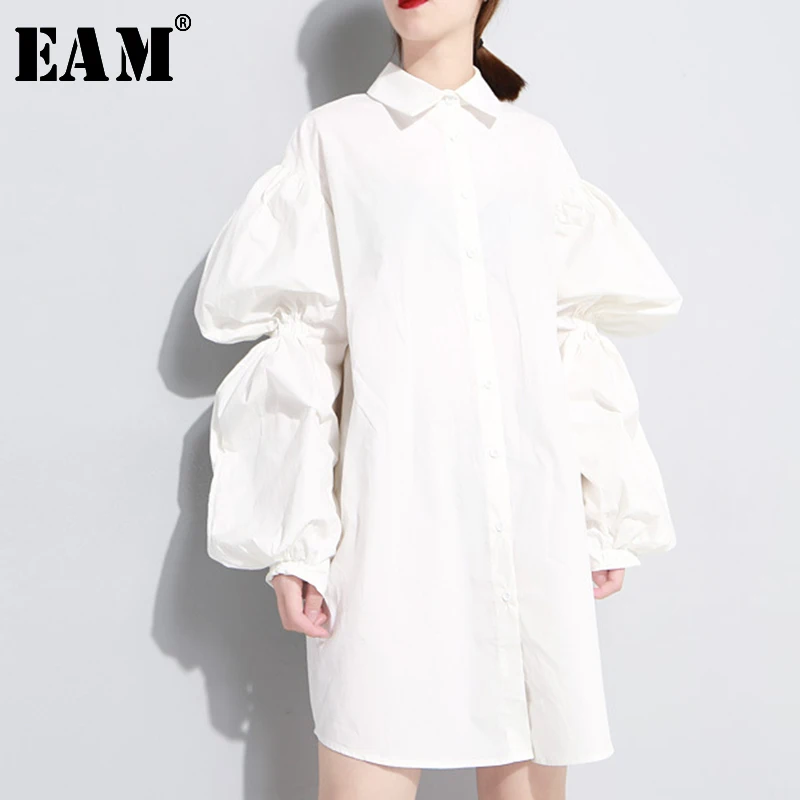 

[EAM] 2019 Spring Summer Fashion Wild New Women's White Loose Casual Lantern Sleeve Pleated Turn-down Collar Long Shirt LA512