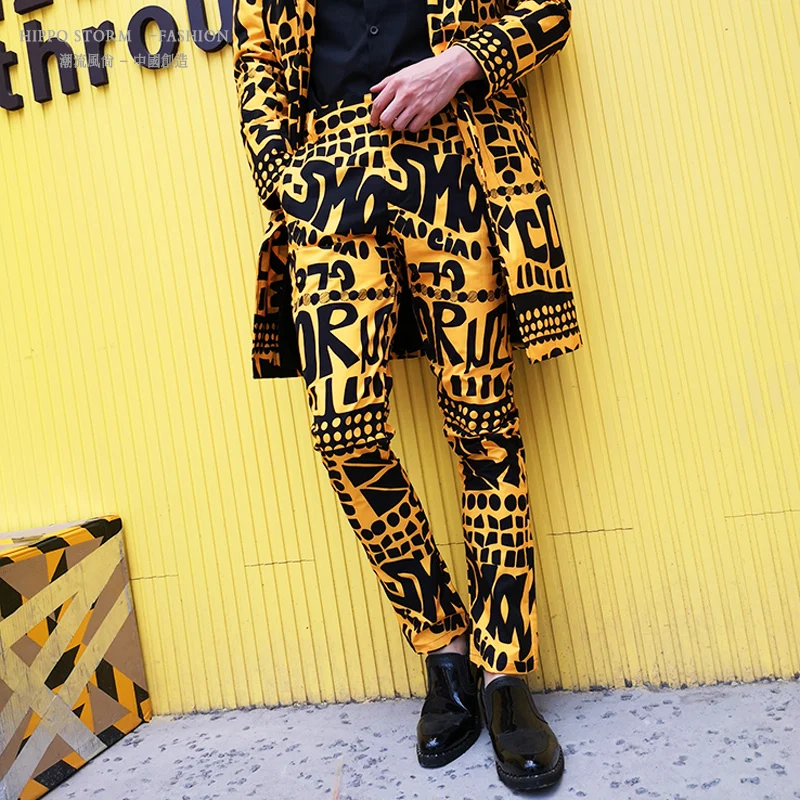 Мужские модные желтые с буквенным цветочным принтом костюм брюки хип хоп ночной клуб сценический для певца DJ мужские повседневные штаны для певицы для сцены одежда