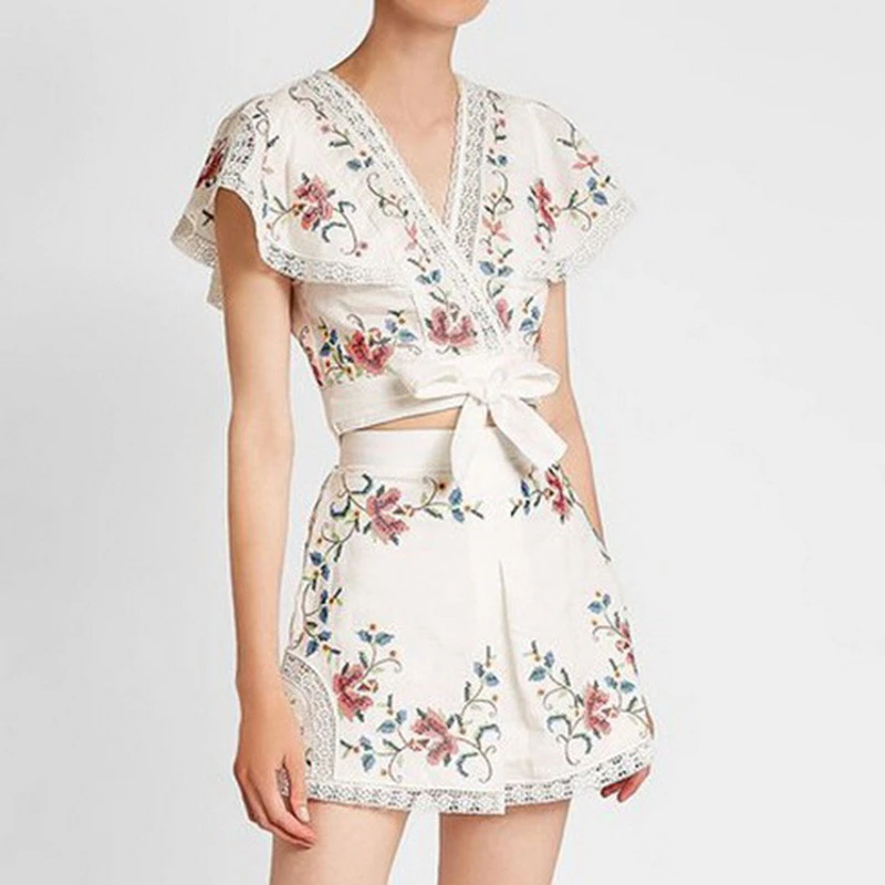 

Self Portrait Summer Vacation Beach 2 Piece Set Women Pants Suit Vintage V-neck Flowers Embroidery Top + High Waist Shorts Set