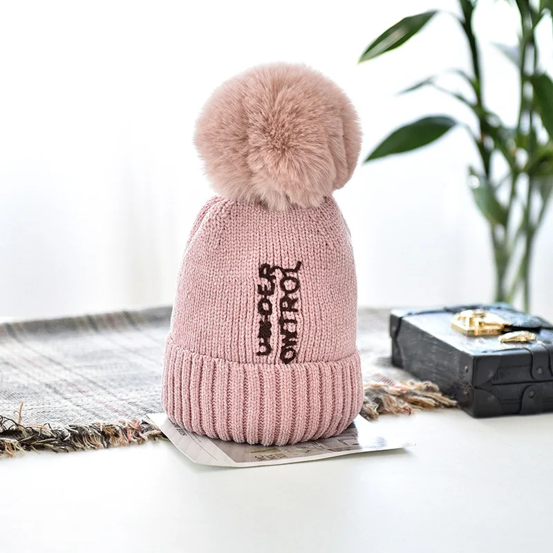 Bare powder Новые модные толстые зимние шапочки с помпонами, женские бархатные шапки из синели, женские повседневные теплые буквы Skullies - Цвет: Bare powder