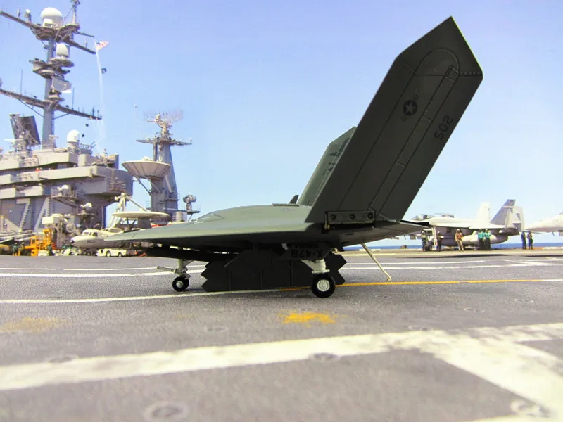 

New limited edition x-47b reconnaissance aircraft model X47B alloy simulation aircraft product model 1:72 US. Airforce