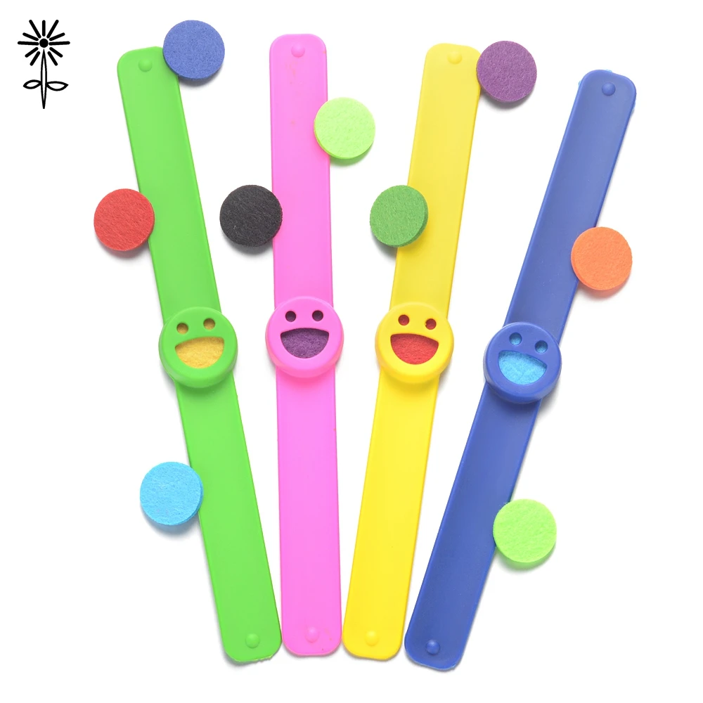 

Children Cartoon Slap Bracelets Emoji Smile Face Silicone Aroma Essential Oils Diffuser Bracelet Kids Gift Bracelets GCVA975
