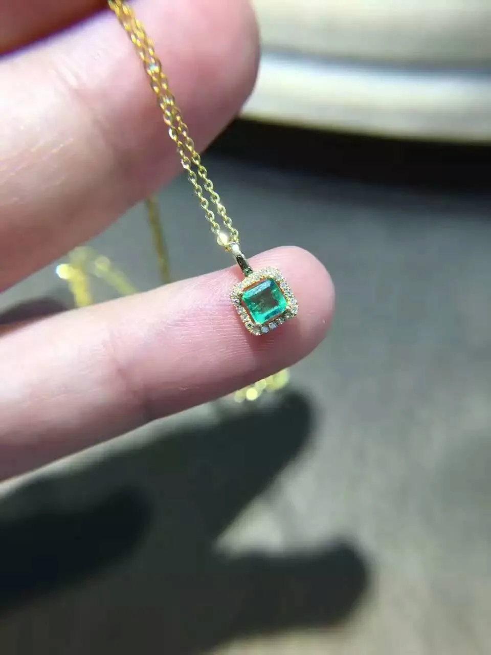 Серебряная подвеска с изумрудом