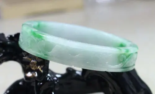 

01707 NATURE BEAUTIFUL CARVING GREEN WHITE JADE JADEITE BRACELET BANGLE
