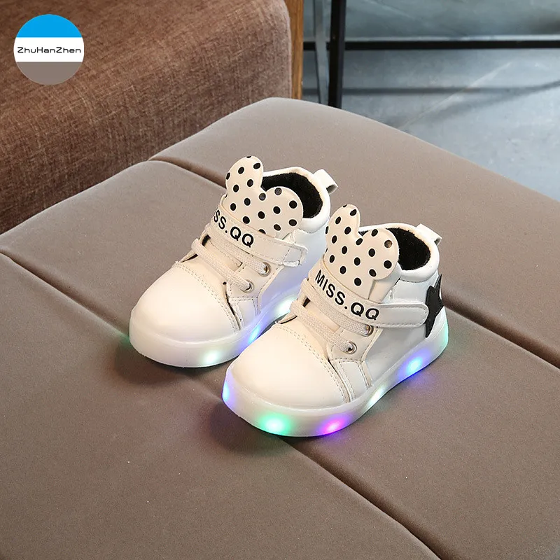 

2018 Cartoon Fashion Short Boots Infant Casual Shoes Soft bottom Newborn First Walk Baby Girls Lights Shoes Kids Sneakers