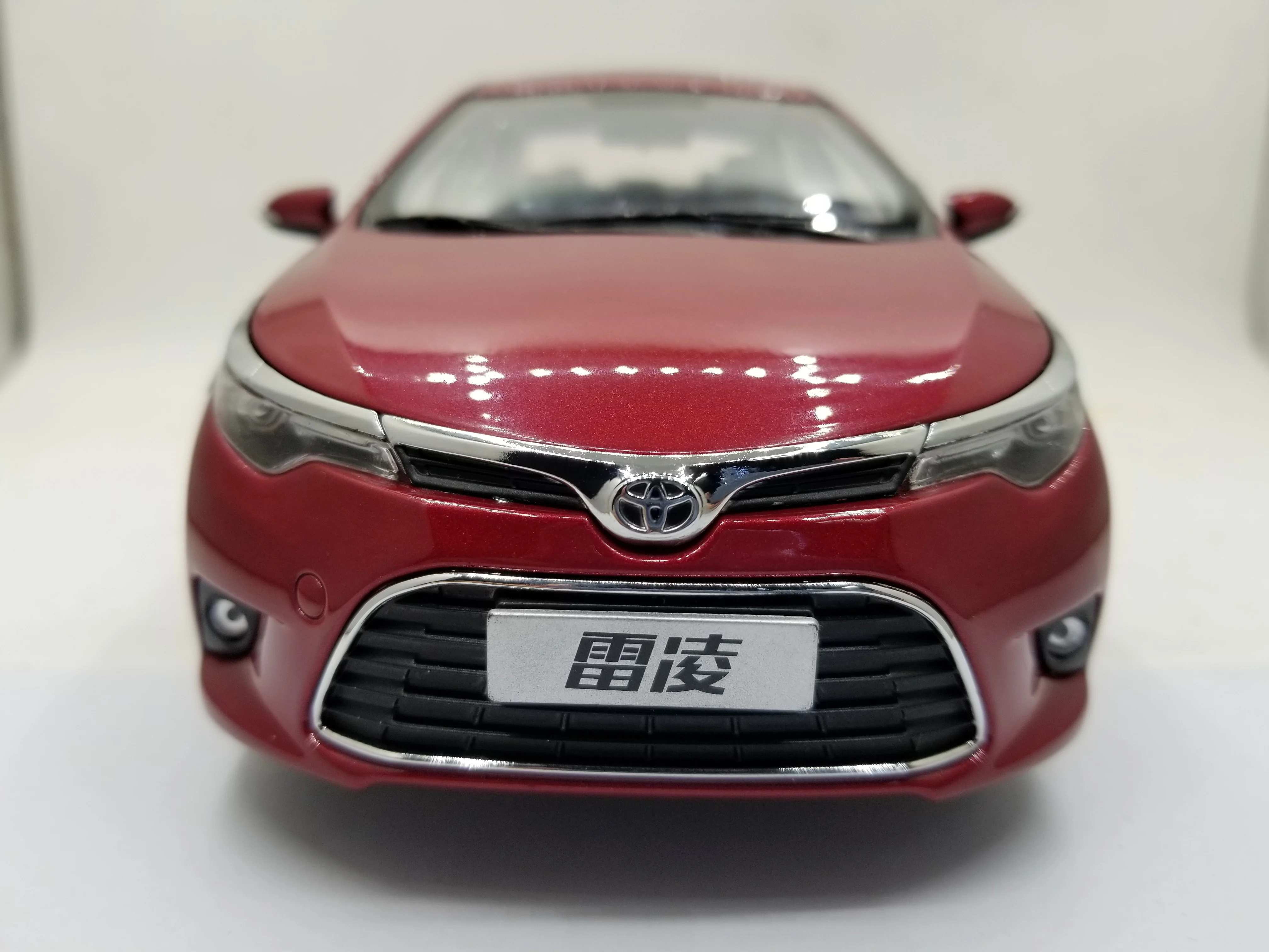 1:18 литья под давлением модели для Toyota Corolla levin фиолетовая Игрушечная машина из сплава миниатюрный коллекция подарки