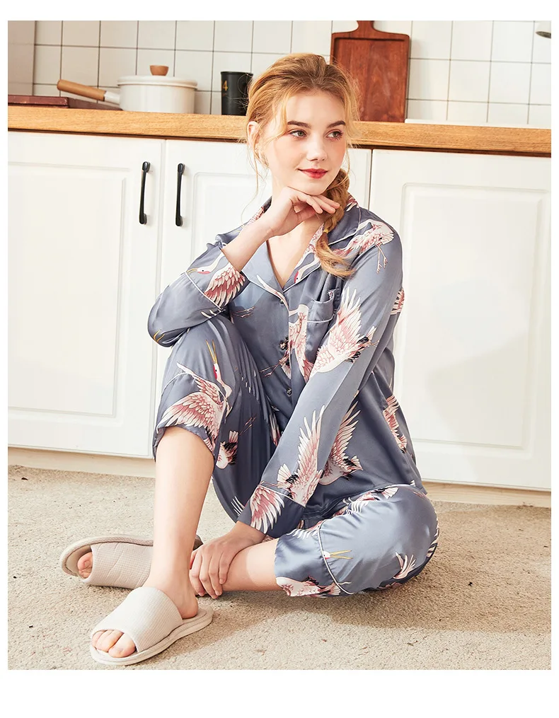 Летний атласный Шелковый пижамный комплект ночное белье женские ночные рубашки с длинными рукавами и принтом брючный костюм Женская