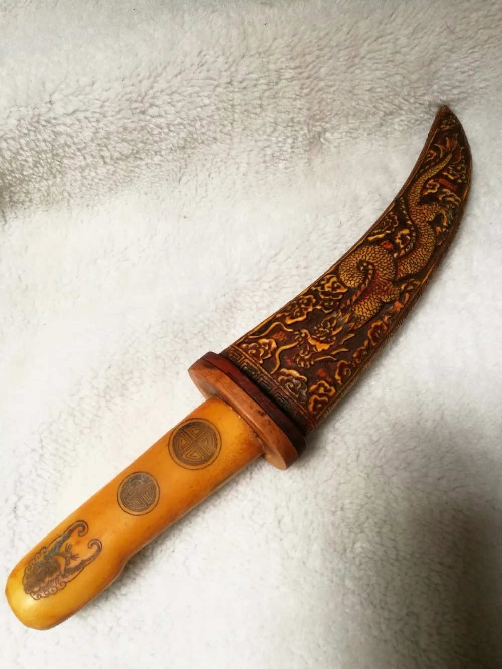

Collection China Archaize ox horn relief carving knife Decoration dragon and phoenix pattern