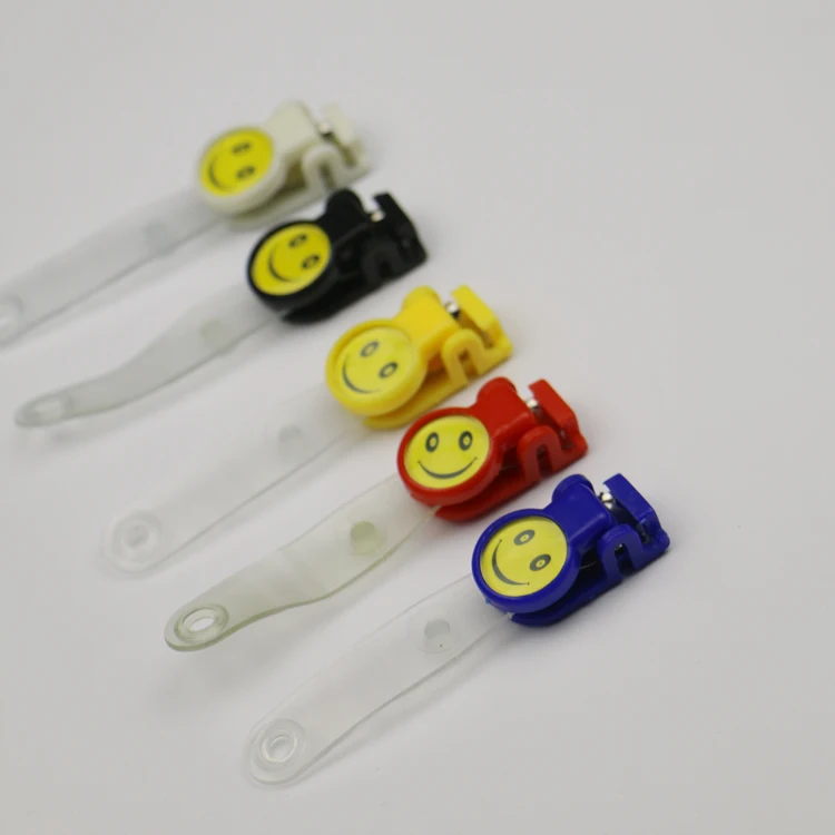 

100pcs/lot Smile Face Plastic Flip Clip Business Card Work Card Badge Holder Clips For Employee Students Nurse