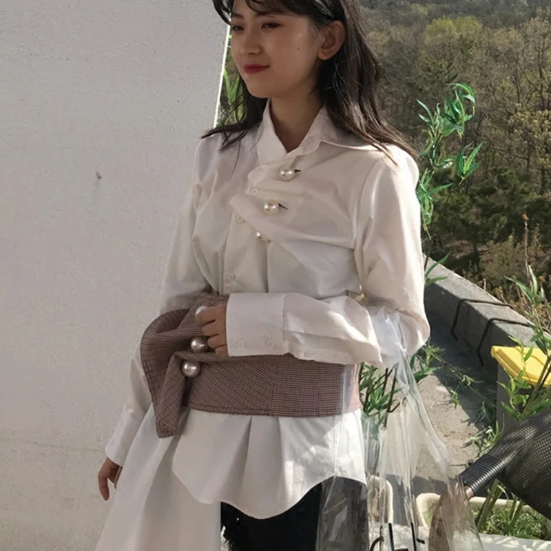 

[EWQ] 2019 Spring Autumn New White Casual Long Sleeve Lape Blouse Single Breasted Pearl Asymmetrical Loose Shirt Women OA101