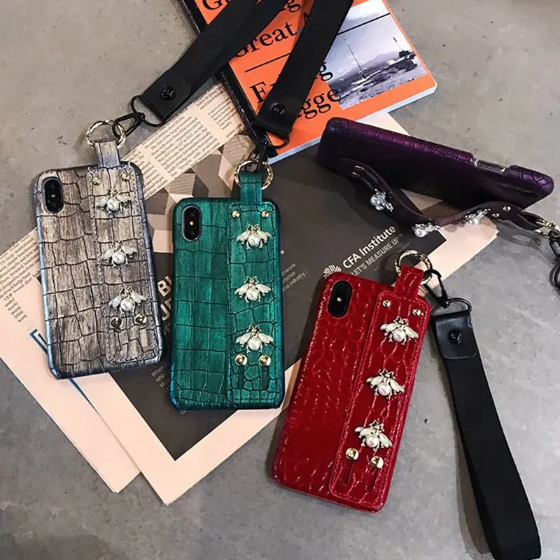 

europe Luxury Crocodile texture Bee Pearl Leather Wrist band hard phone case for iphone 6 s 7 8 plus x xr xs max vintage cover