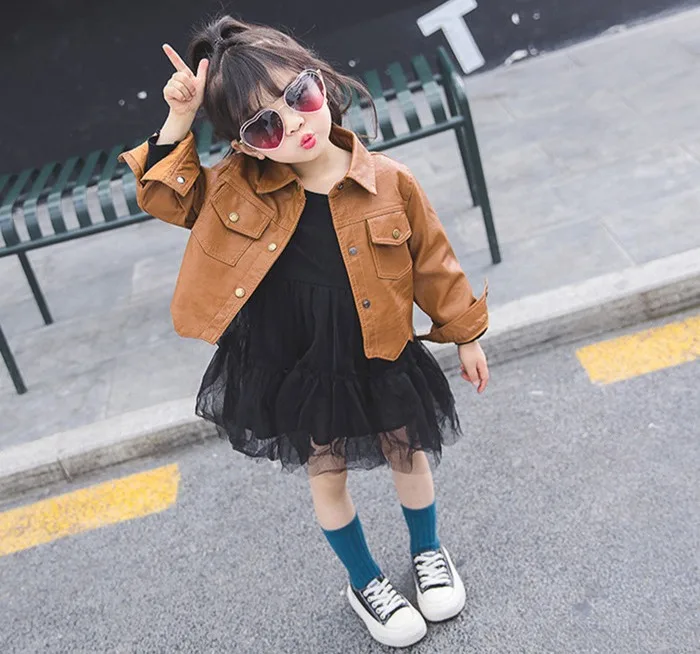 Новая короткая кожаная куртка для маленьких девочек на весну и осень костюм с юбкой в сеточку модный костюм из двух предметов в Корейском стиле, куртка