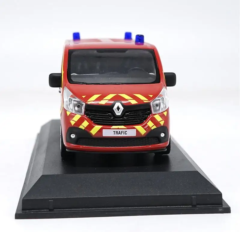 Модель автомобиля Renault Trafic масштаб 1:43 литые игрушки металлические Литые