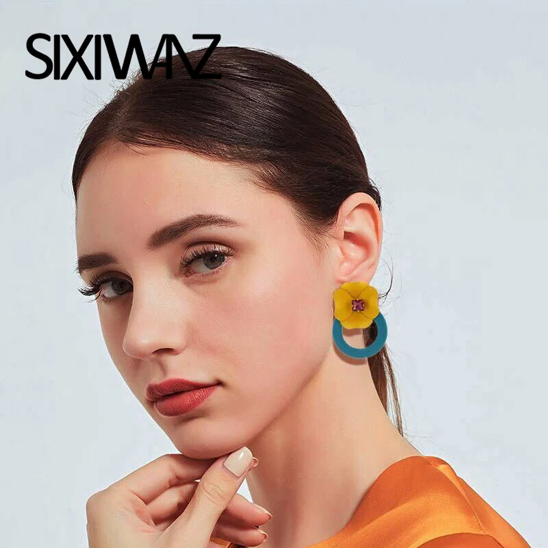 

Korean Style Cute Flower Earrings For Women 2019 New Fashion Stud Sweet Earrings Femme Brinco Resin Wholesale Jewelry