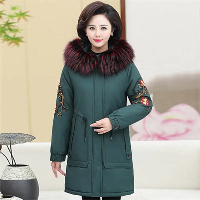 Зимние парки, Женская хлопковая куртка среднего возраста, плюс размер, утепленное пальто с капюшоном, Женское пальто с вышивкой, меховой воротник, теплое пуховое хлопковое пальто - Цвет: Dark green