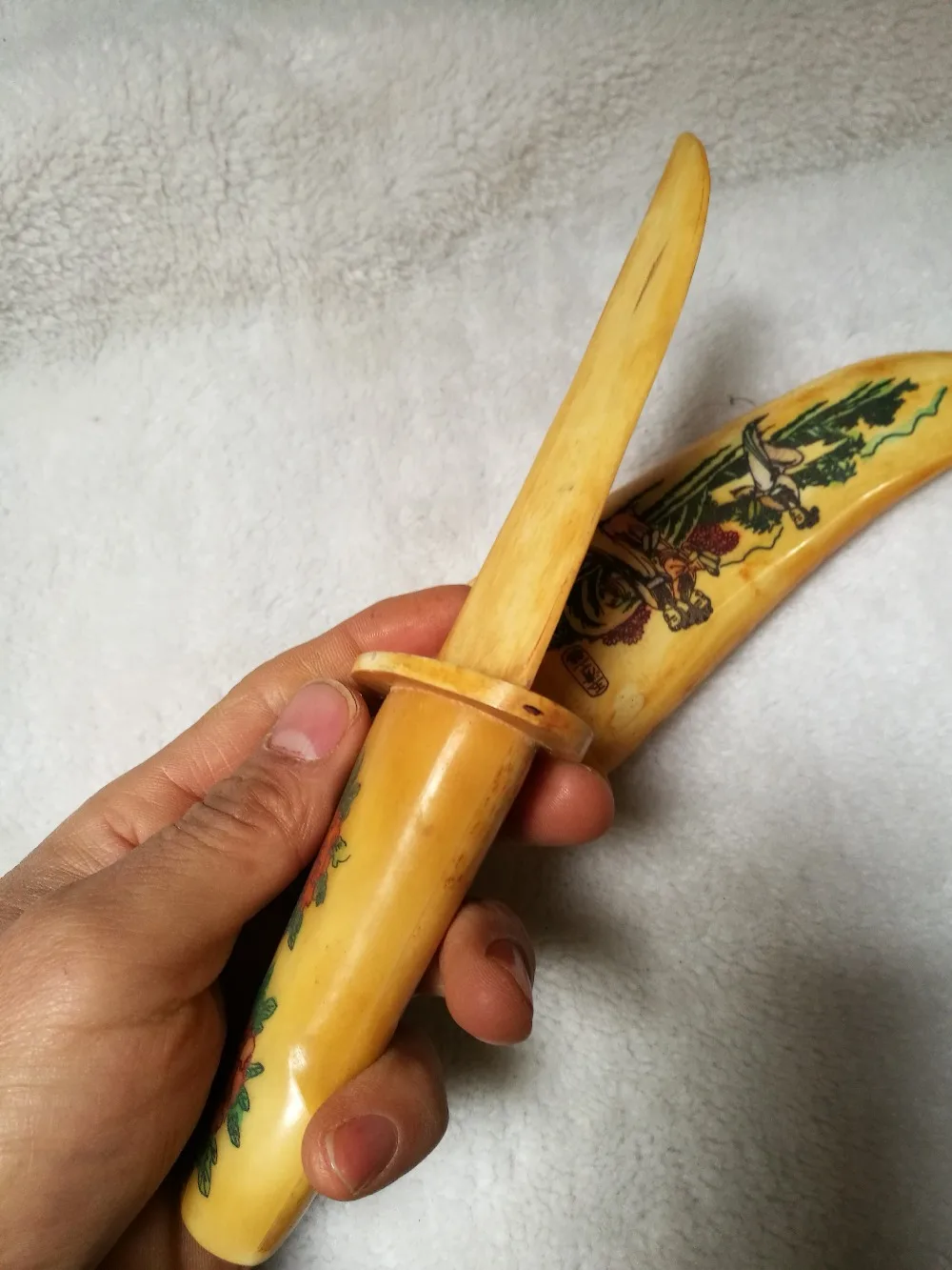 

Archaize ox horn carving knife Decoration Portrait of a Lady pattern