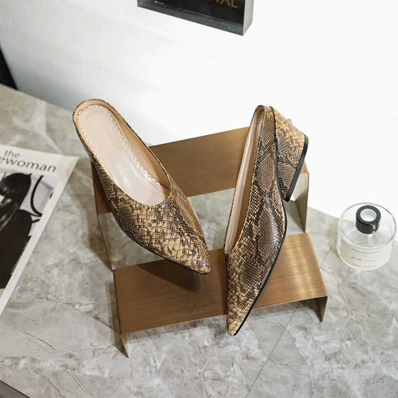 

2019 Retro Snakeskin Chunky Heels Slippers Fashion Pointed Toe Python Snake Prints Sandals Sexy Outside Dress Shoes Women Mules