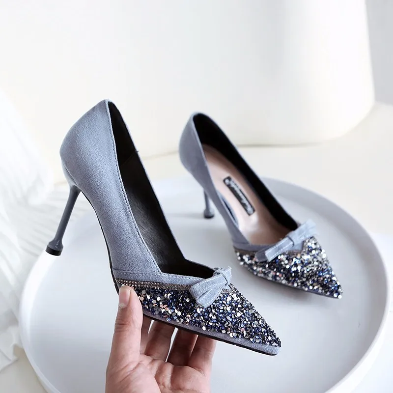 

2019 spring new fashion simple solid color pointed high heels women elegant and comfortable rhinestone decoration single shoes.