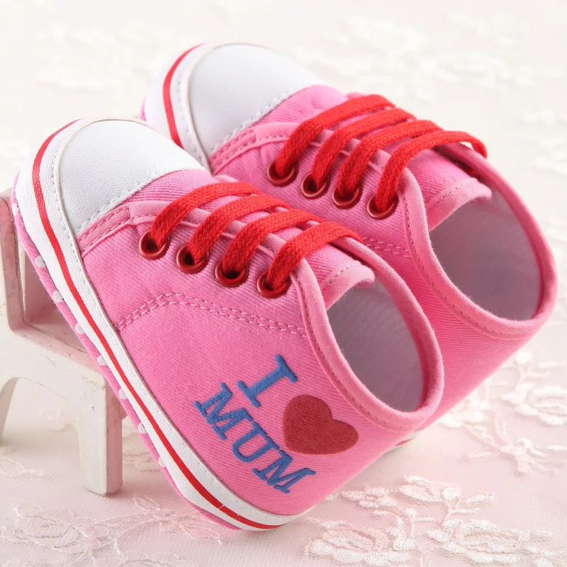 I LOVE MUM DAD/Весенняя парусиновая обувь для маленьких девочек и мальчиков; кроссовки для новорожденных; шикарные спортивные кроссовки со звездами
