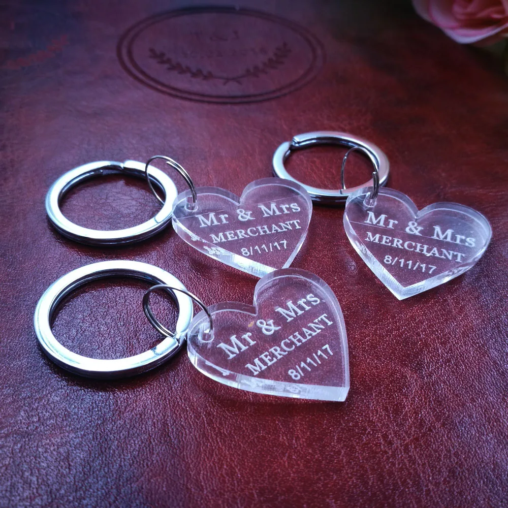 (10pcslot)Customized Acrylic Design Clear Personalized Laser Engraved Keychain Love Heart Wedding tags Mr Mrs Favors and Gifts1