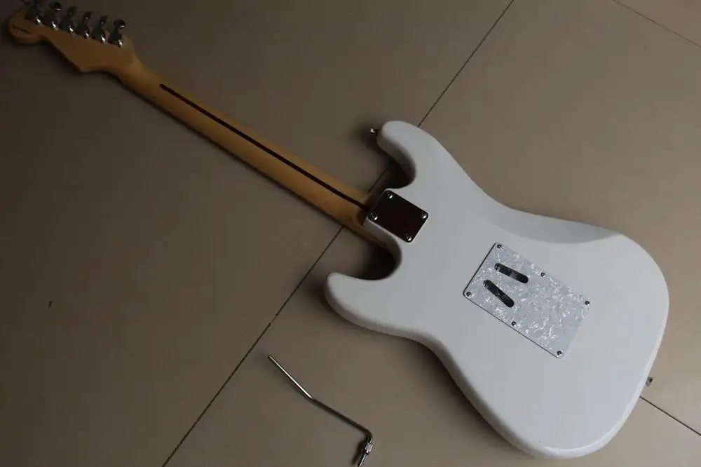 Wholesale Str electric guitar with tremoloe five star inlay in white