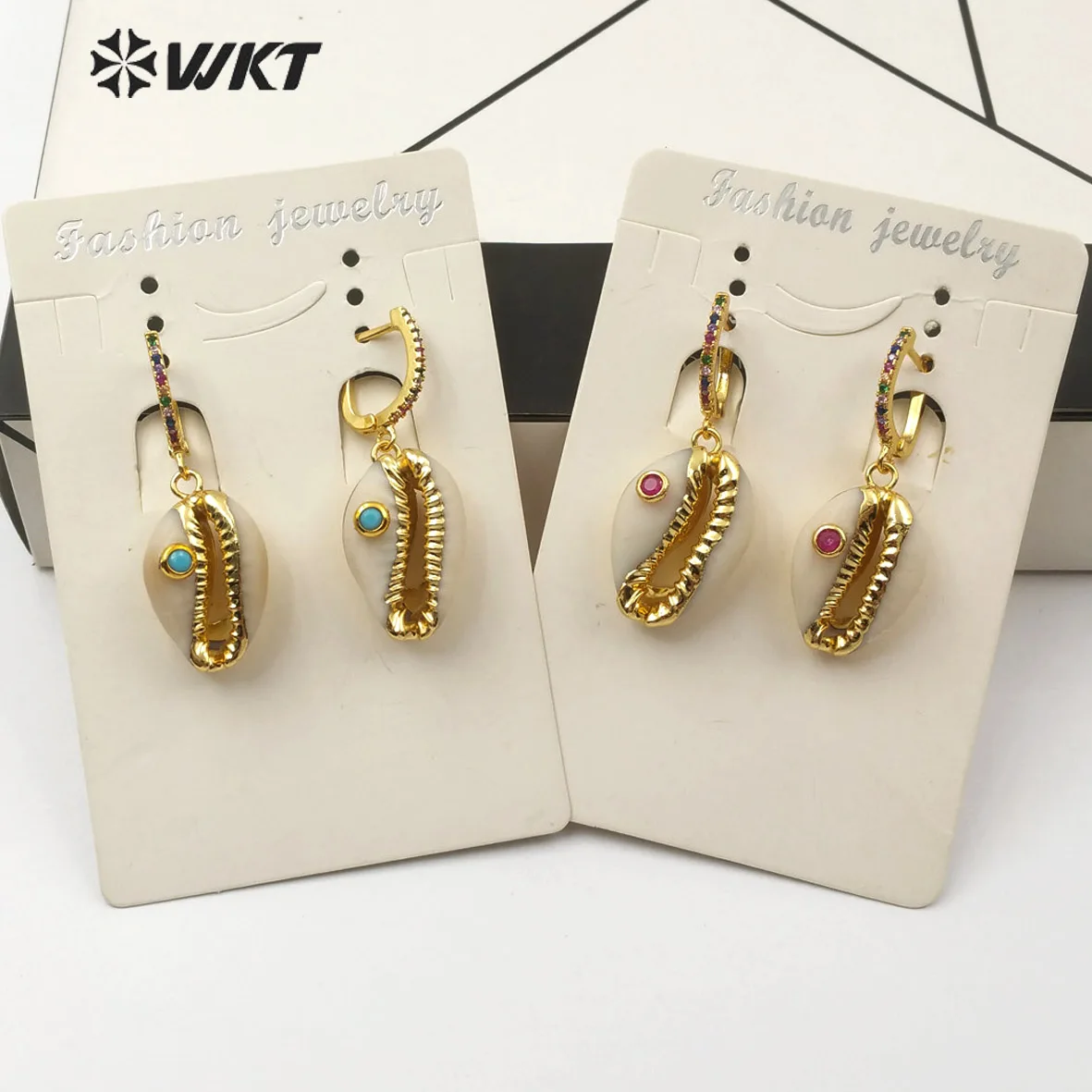 

WT-E538 WKT Natural Shell Earrings Cowrie With cz Charm Earring Fashion Earring Women Summer Beach Jewelry Earring