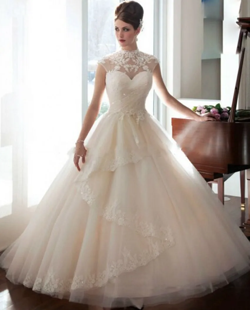 Col haut Style princesse robes de mariée avec perles étage longueur