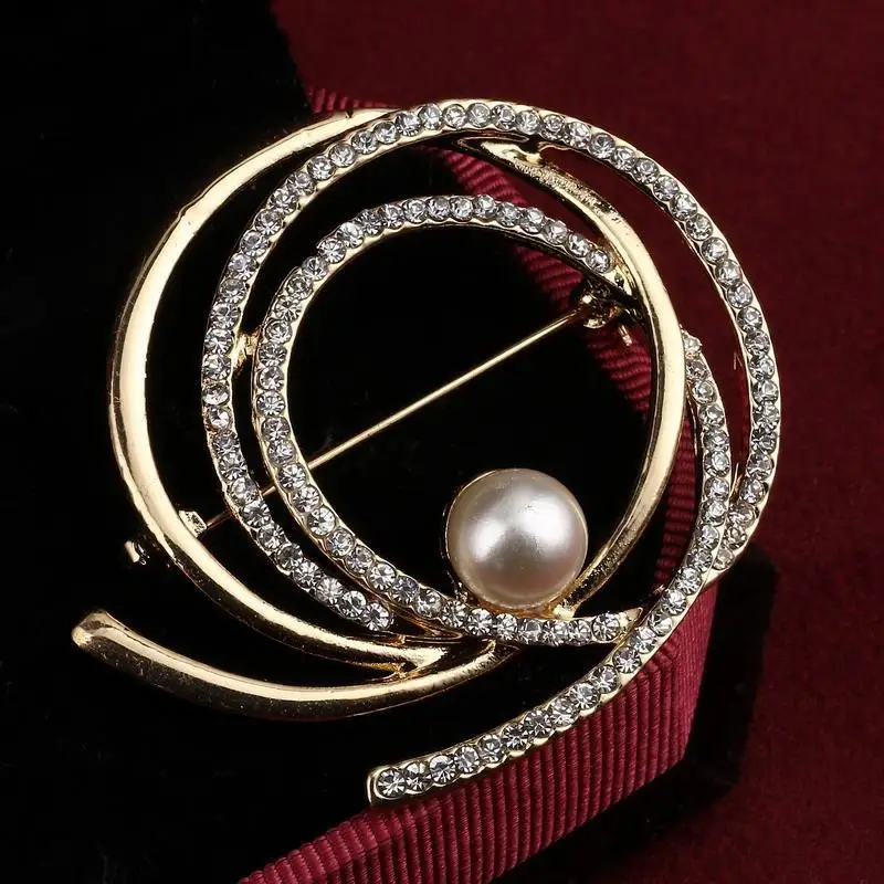 

Hesiod Gorgeous Flower Shape Shiny Rhinestone Brooch Pin Imitation Pearl Round Flower Brooches for Women