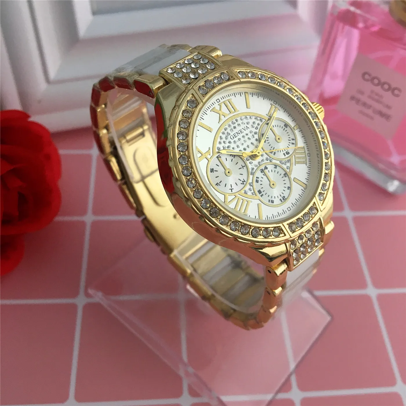 

Fashion High Quality Elegant Banquet Women Clock Ladies Wristwatch Luxury Watch Women Golden Steel Rhinestone Quartz Watch