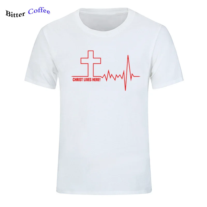 Мужская футболка с надписью Funny Christ Lives Here Cross Heartbeat для христиананина Иисуса
