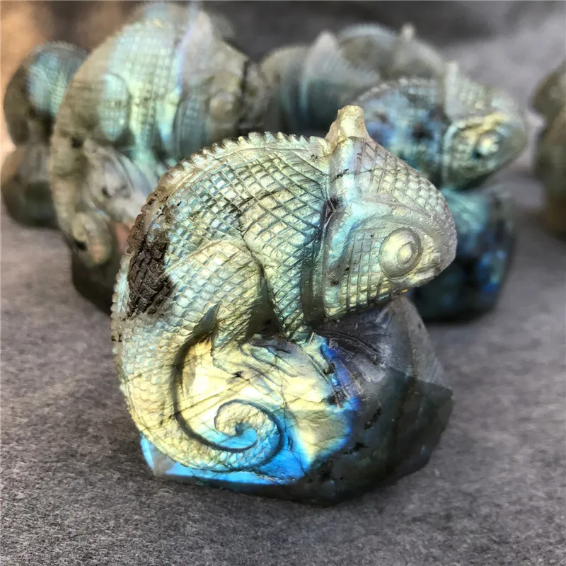 

Natural labradorite hand carved chameleo skull quartz crystal Manual random 1pc