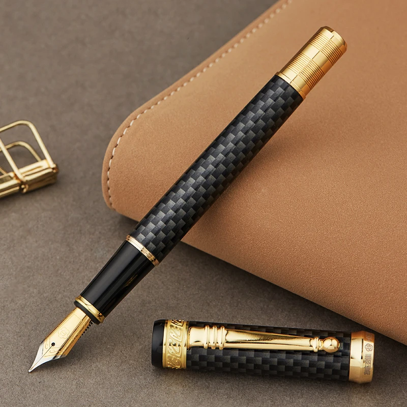 Ouro de Fibra de Carbono Escrita com Caneta de Tinta Tinta para Escritório Presente do Negócio Pen com Clipe de Ouro Herói 768 Fountain de Fibra de Carbono Cinza Iridium Belas Nib 0.5 Milímetros Moda para Escritório 2 Cheap Canetas tinteiro