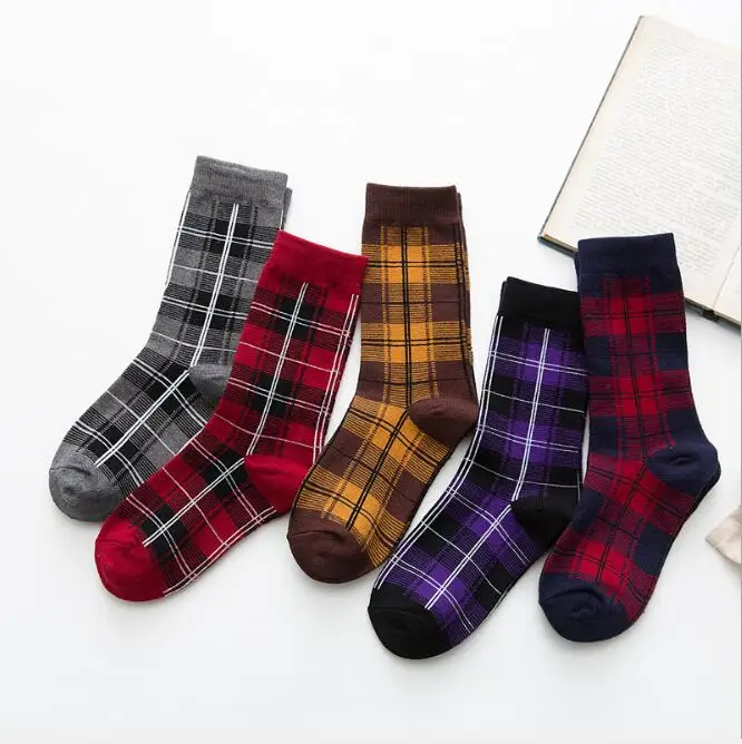 

2018 autumn and winter new irregular geometry thousand bird plaid ladies cotton tube fashion socks