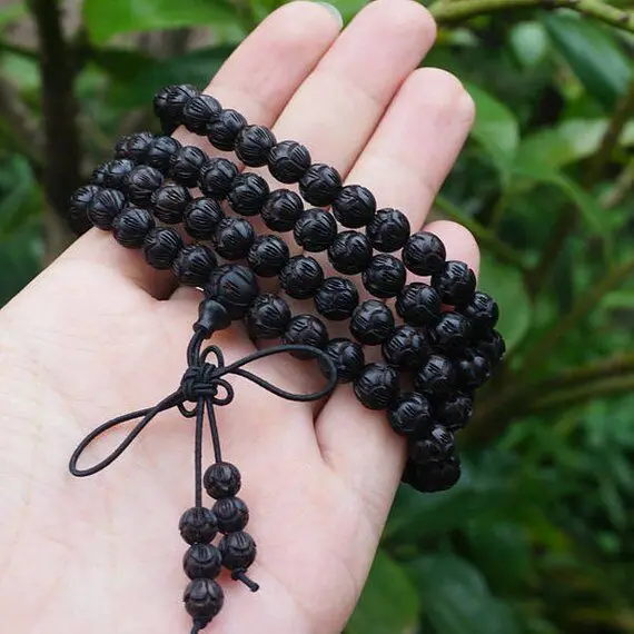 Günstige 6mm 8mm 10mm 12mm Natürliche Schwarz Sandelholz Perlen Geschnitzte Lotus Holz Perlen 108 Mala Buddhismus Gebet yoga Halskette Armband DIY