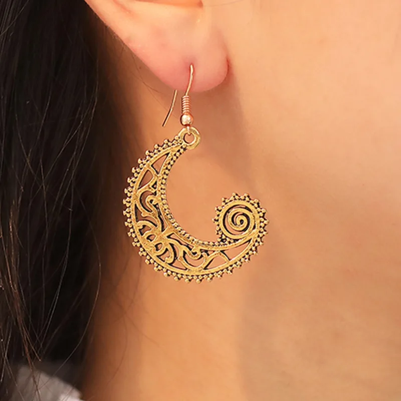 

Europe and America New Creative Gold Silver Earrings Vintage Carved Moon Hook Earrings Female Wave Spiral Earrings Jewelry 2019